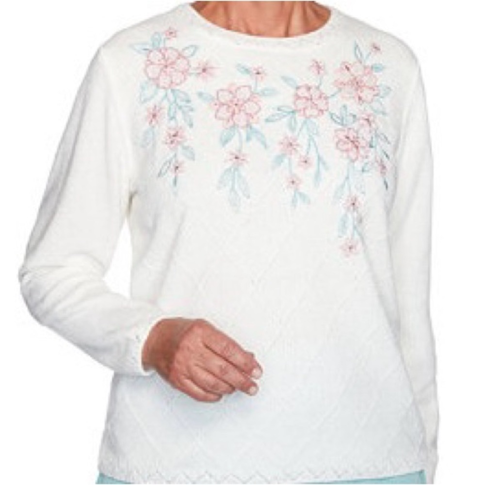 Alfred Dunner White Floral Embroidered Long Sleeve Top